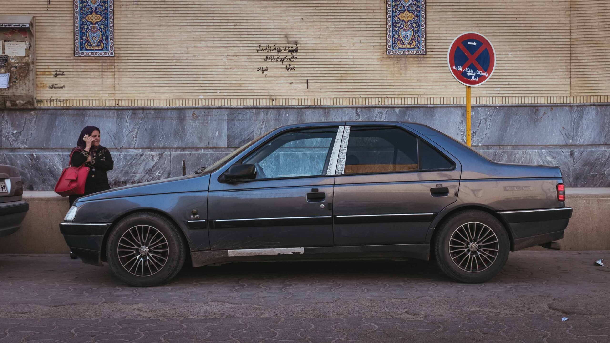 Dieses Bild zeigt ein Auto. Aufgenommen im Iran 2018.
