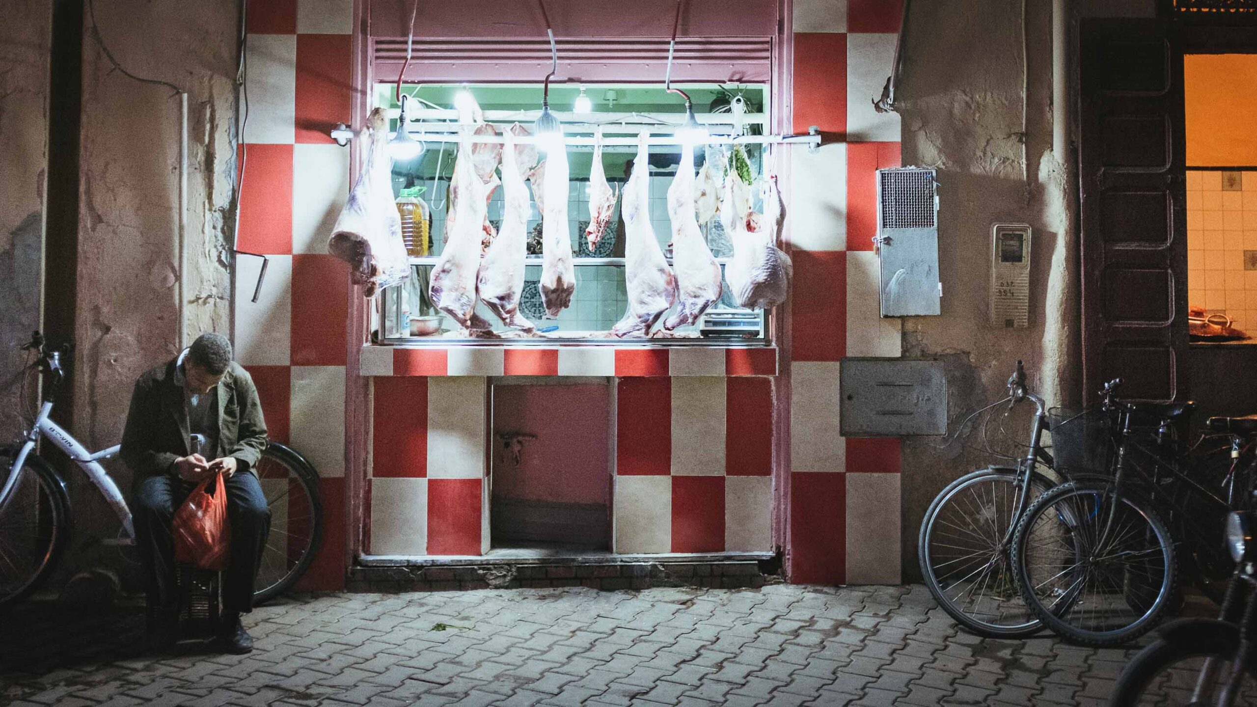 Dieses Bild zeigt eine Fleischerei in Marokko.