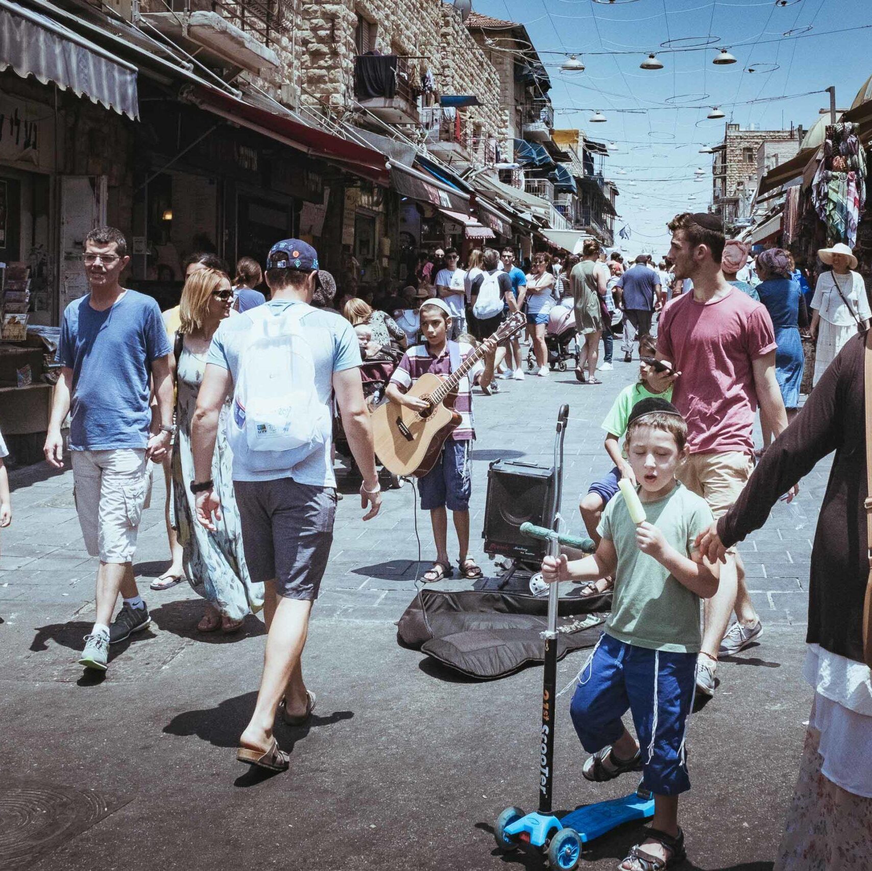 Dieses Bild zeigt ein Foto aus einer Bilderserie, aufgenommen in Mahane Yehuda Market in Jerusalem.