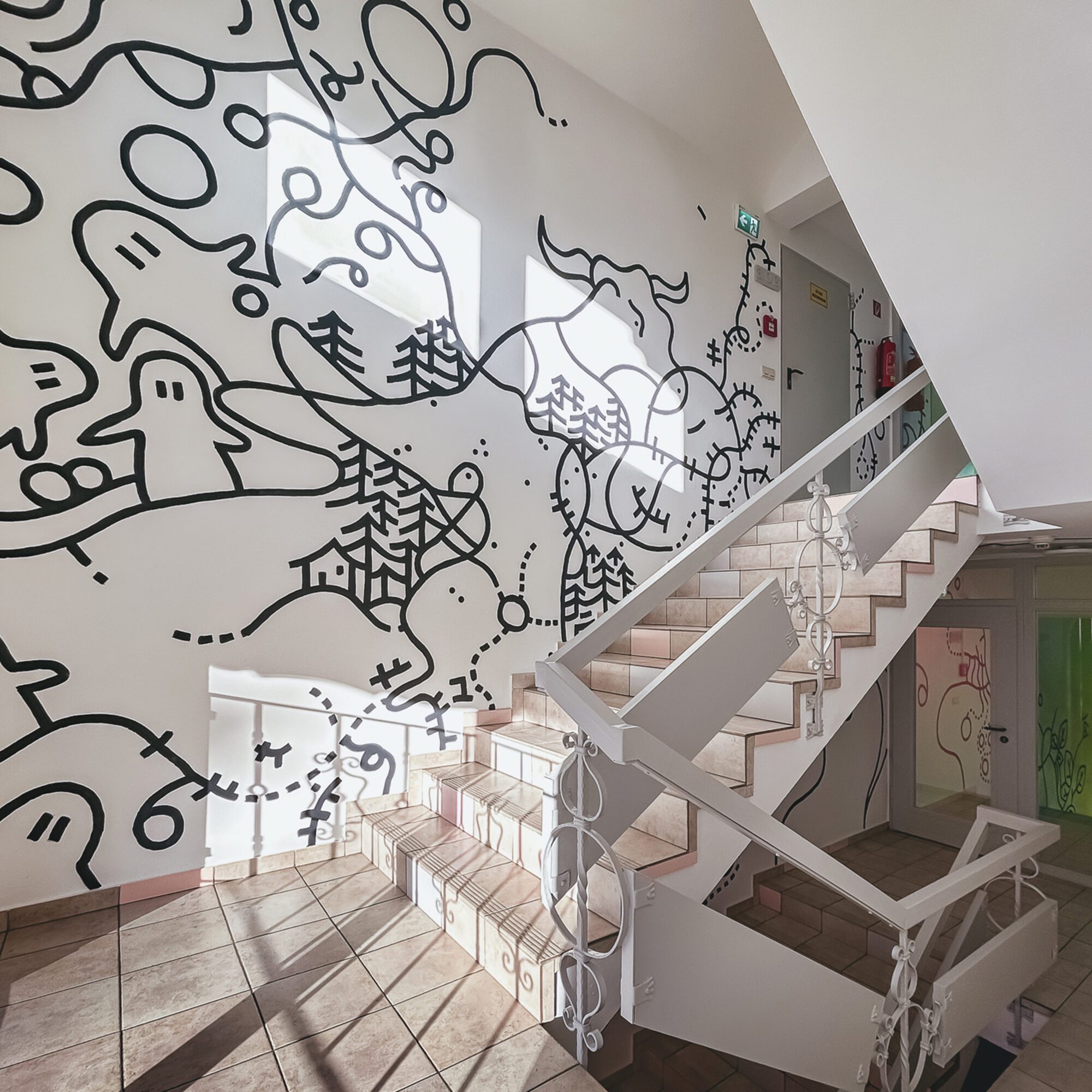 Stiegenhaus des Jugendhotels Carinth in Salzburg. Illustrationen von Philip Reitsperger.
