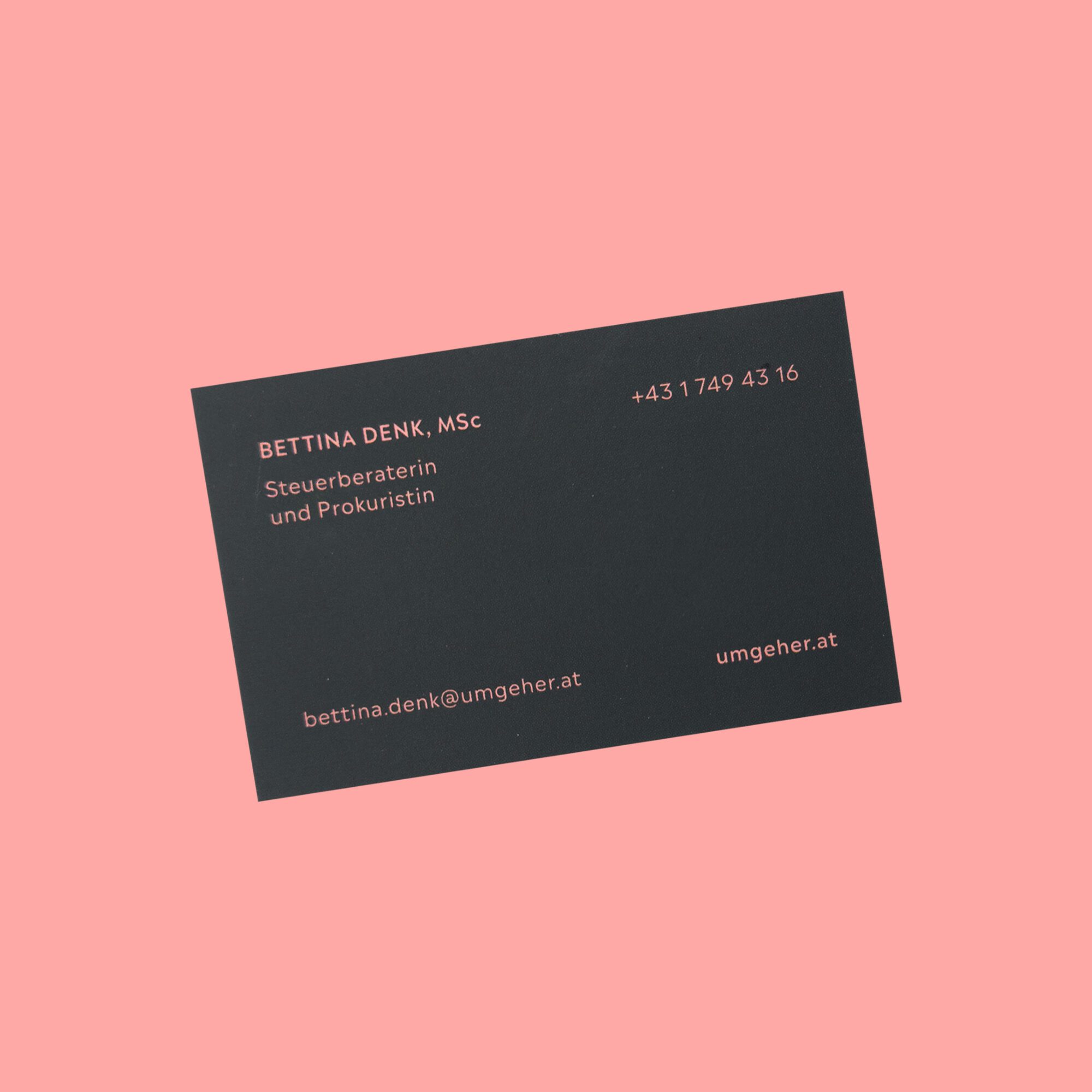 Rückseite der Visitenkarte der Steuerberatungskanzlei Denk und Umgeher. Design von Identity Lab, Mariahilfer Straße 6, 1060 Wien